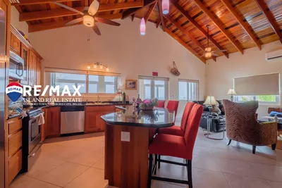 Exquisite Beachfront Home With Private Pool and Pier, 🇧🇿 Belize