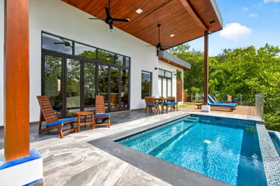 Modern 2 bed 2 bath Mountain Valley View Villa with Infinity Pool, 🇧🇿 Belize