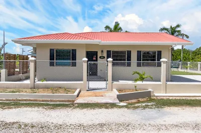Newly Renovated 3-Bed, 2-Bath Corner-Lot Home in Vista Del Mar, 🇧🇿 Belize