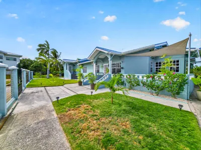 4-Bed, 4.5-Bath Vista Del Mar Home on Approx. Half Acre, 🇧🇿 Belize