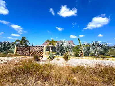 ARH20 – Spacious 3-Bedroom Home with Expansion Potential on a Large Corner Lot, 🇧🇿 Belize
