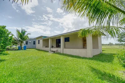 Spacious 5-Bedroom Family Home for Sale in Green Estate, Lords Bank, Belize, 🇧🇿 Belize
