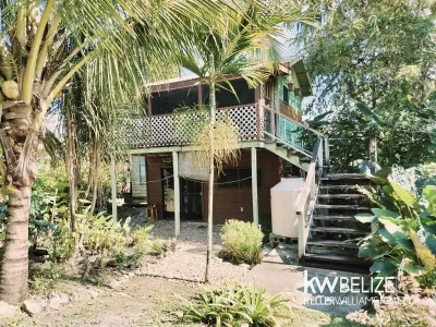 Charming Two-Storey Home in San Ignacio Cayo District, 🇧🇿 Belize