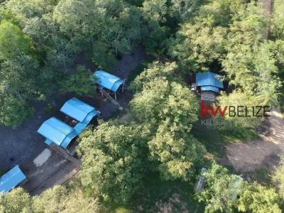 #Six Cabins on 4 acres in Santa Elena Cayo, 🇧🇿 Belize