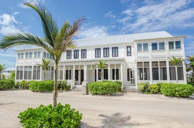 1547 – Mahogany Bay Coastal Townhouse – Relaxed Island Living with Hilton Resort Amenities and Income Potential, 🇧🇿 Belize