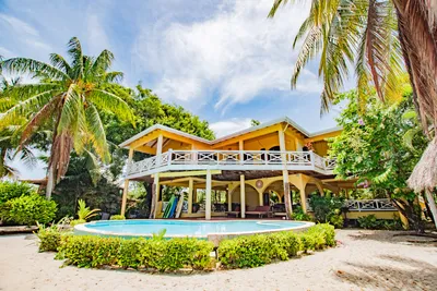 1037 – Luxury Beachfront Villa in Placencia Village, Proven Vacation Rental, Exceptional Investment Opportunity, 🇧🇿 Belize