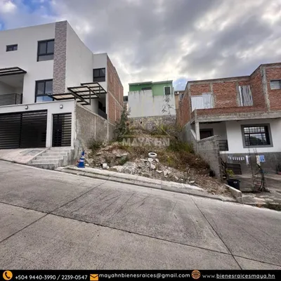 ¡SE VENDE TERRENO MAS CONSTRUCCION RES. ROBLE OESTE!, 🇭🇳 Honduras
