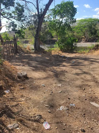 11 manzanas de terreno, 🇸🇻 El Salvador