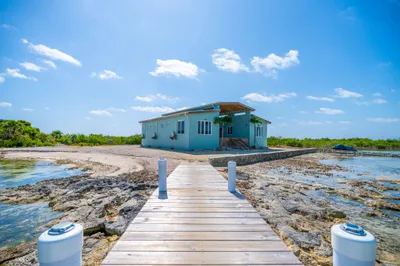 Stunning Beachfront Villa in Ambergris Caye, Belize – Private Pool &amp; Boat Included, 🇧🇿 Belize