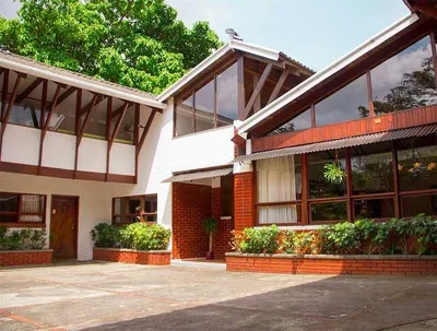 CASA DE LUJO SOBRE LAS MEJORES COLINAS DE ESCAZU: Mountain House For Sale in Escazú, 🇨🇷 Costa Rica