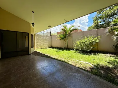 House for sale with garden in Brasil de Santa Ana Costa Rica, 🇨🇷 Costa Rica