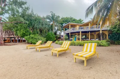 PH0029 – Iconic Beachfront villa in Placencia Village,Once in a lifetime Beachfront opportunity!, 🇧🇿 Belize