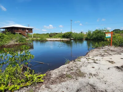 Extra long canal lot for sale in Placencia Belize, 🇧🇿 Belize