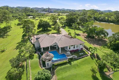 Fully Furnished Riverfront Estate with Infinity Pool, Olde Mill, Cayo, 🇧🇿 Belize