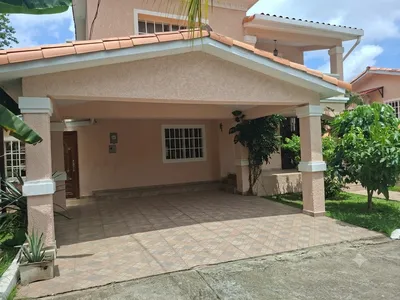 Casa Venta | URBANIZACION FUENTES DEL FRESNO EN ALTOS DE PANAMA, Panamá, 🇵🇦 Panama