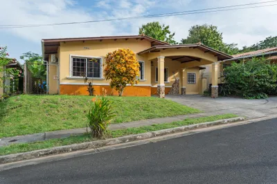 Casa Alquiler y Venta | RESIDENCIAL VILLA LAS PALMERAS, NVO ARRAIJAN, Panamá Oeste, 🇵🇦 Panama