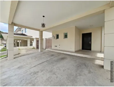 Sale of House in Altos del Parque, Centennial Avenue, 🇵🇦 Panama